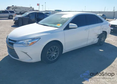 2017 Toyota Camry Le z USA, uszkodzony, nr VIN 4T1BF1FK3HU414346